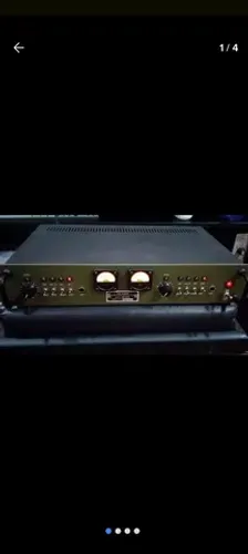 Pré amplificador vintage de 2 canais em perfeito estado.