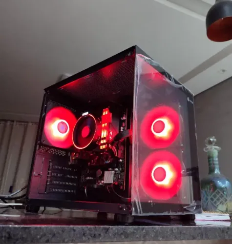 PC Gamer Amd Ryzen 5 2400G - 16GB DDR4 RGB - Rx Vega 11 - Gabinete Gamer Aquario Rgb