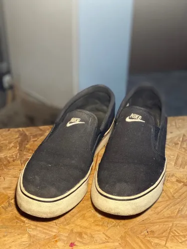 Tênis Nike Slip-On Preto - Conforto e Estilo!