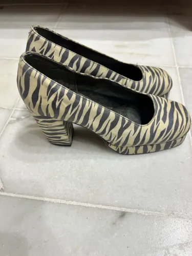 Sapato de salto alto Zebra