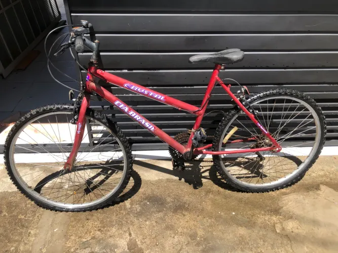 Bicicleta cristal caia Brasil com macha velha usada