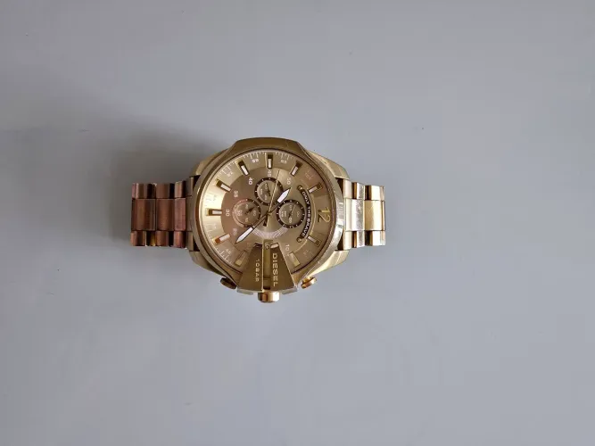 RELÓGIO DIESEL MASCULINO EM AÇO DOURADO