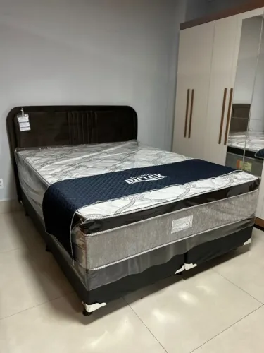 Colchão Queen size Verona com a base sem a cabeceira