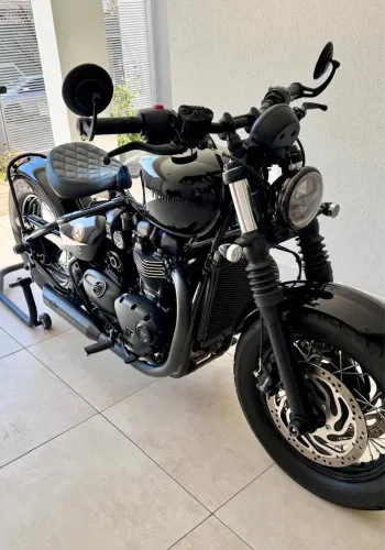 Triumph Bonneville Bobber Black 1200cc