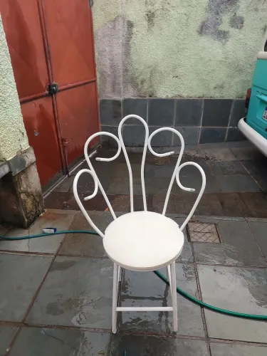 Cadeira Decorativa de Metal Branca