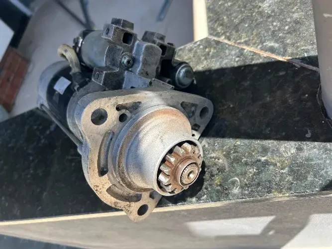 Motor de arranque FH (original mitsubishi)