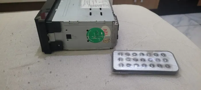 Som automotivo com controle remoto
