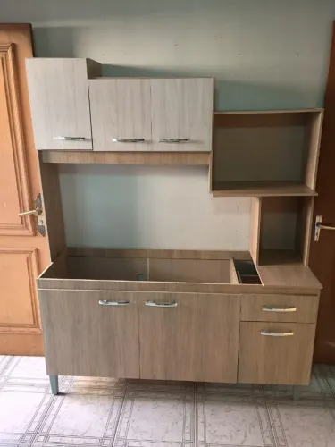 Cozinha compacta, para pia inox padrão.