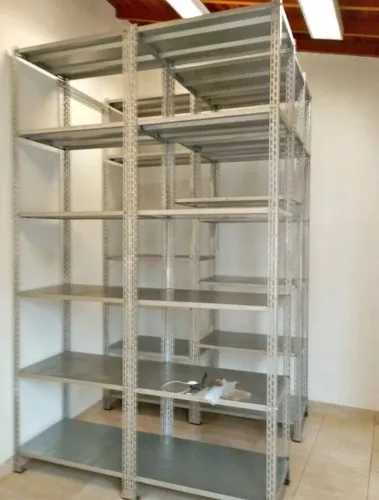 Prateleiras industriais reforçadas 