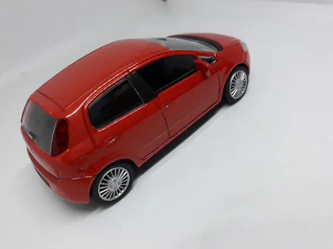 Carrinho De Metal Fiat Punto