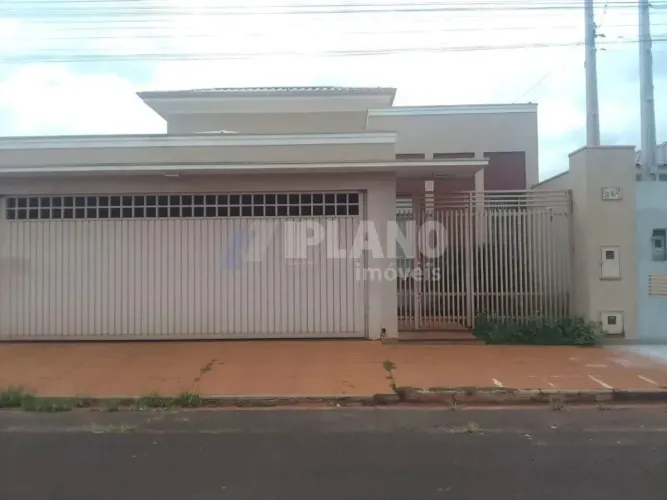 Casa em CRAVINHOS na melhor localização do JARDIM DAS ÁCACIAS.