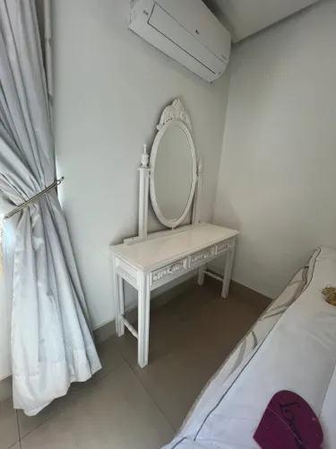 Penteadeira Clássica Branca com Espelho Oval