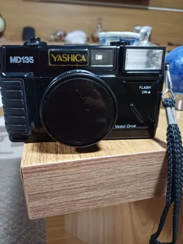 Câmera Yashica MD135 - Clássica e Funcional