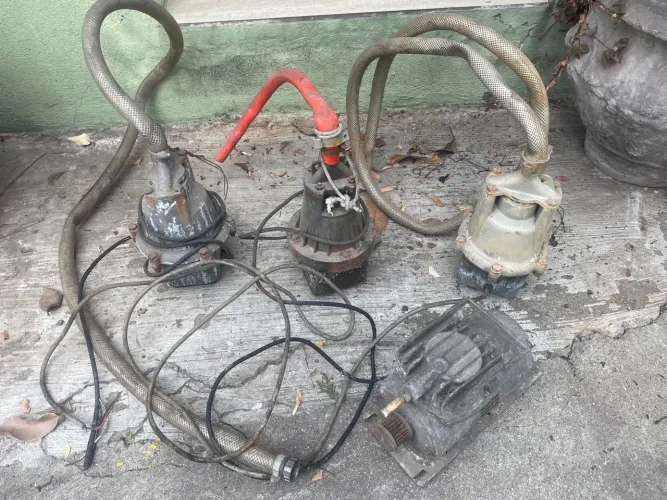 Lote 3 bombas e 1 mini compressor.