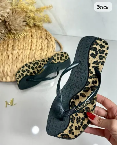 Havaianas de Pelúcia Várias Cores