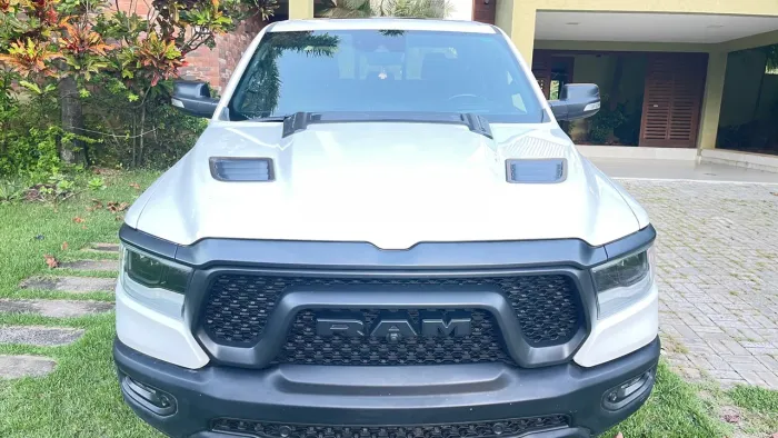 Ram 1500 v8. 2022 REBEL 