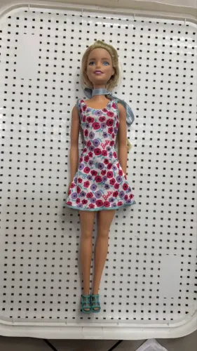 Barbie - Fashion And Beauty - Loira Vestido Branco com Floral - Mattel