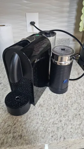 Cafeteira Nespresso U Milk + Aerotino
