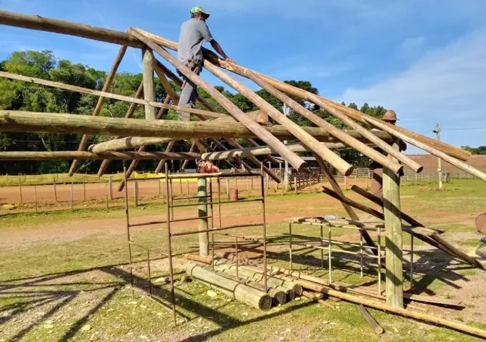 Carpintaria Telhado Rustico Galpão Rustico Pergolado Madeira Roliça Eucalipto Barracão