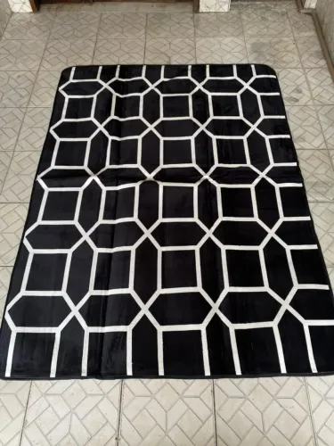 Tapete Geométrico Preto e Branco