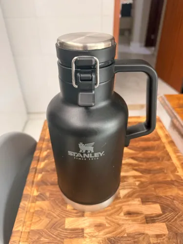 Growler térmico Stanley 1.9L