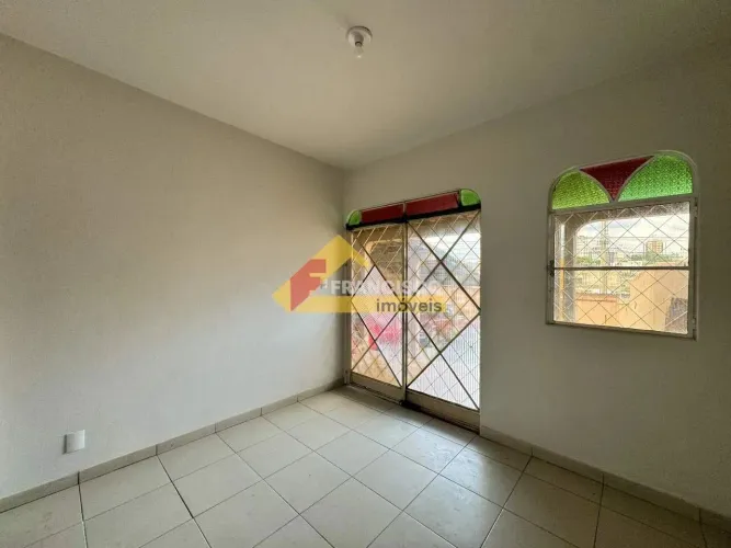 Casa para aluguel, 3 quartos, 2 vagas, Planalto - Divinópolis/MG