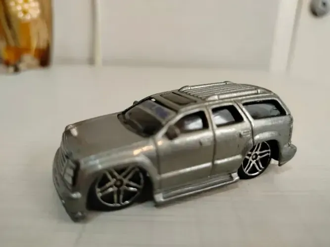 Miniatura Cadillac Escalade Hot Wheels 1/64
