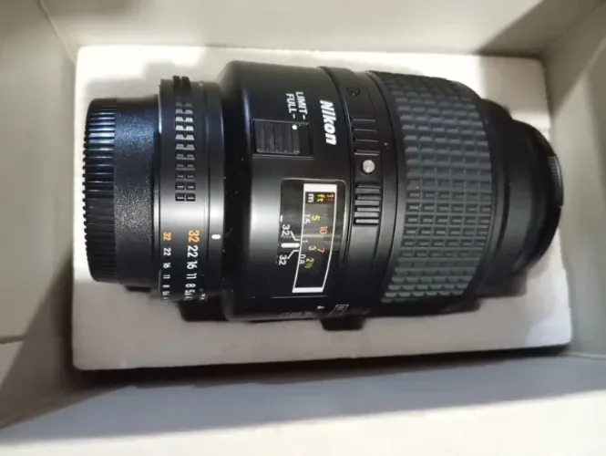 Objetiva Nikon 105mm 2.8D AF na caixa foi aberta mas Nunca Usado