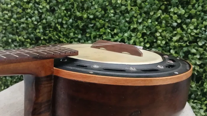 Banjo Leite Luthier todo maciço de imbuia 