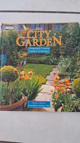 livro The City Garden: Designing & Creating Outdoor Living Space, de Susan Berry.