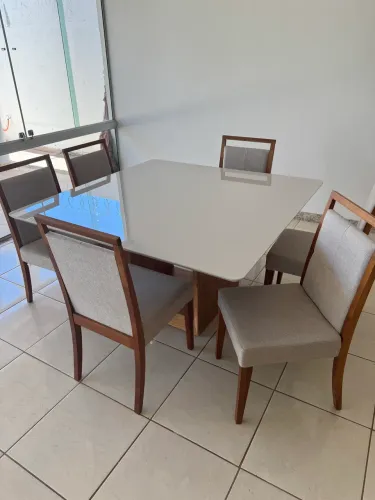 Mesa de jantar com 6 cadeiras
