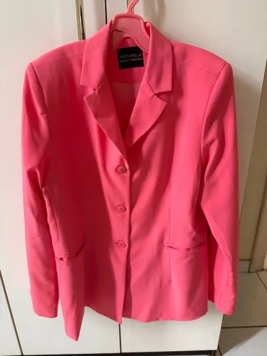 Lindo conjunto de blazer e calça rosas seminovos!