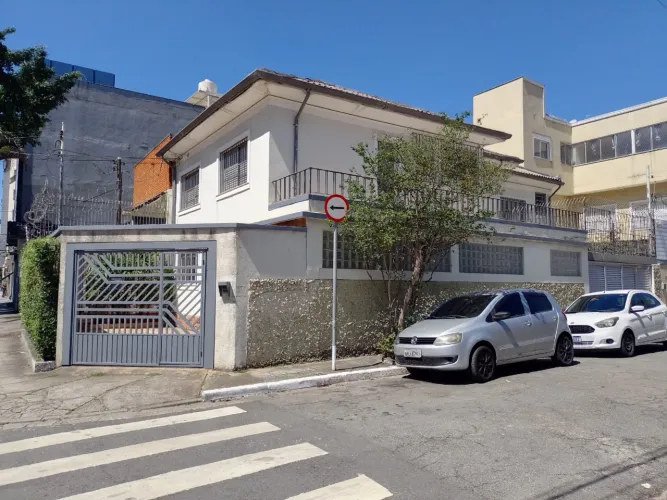 Casa para venda em Bom Retiro com 4 quartos, sendo 1 suíte, 4 vagas, 180m²