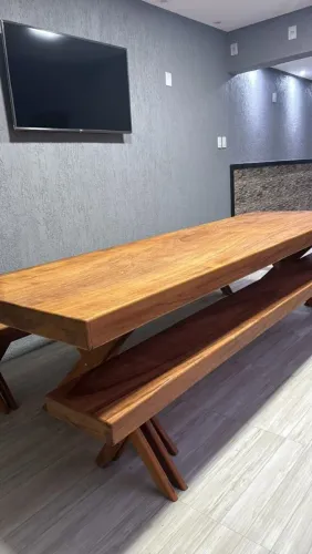 Mesa angelim com sucupira maciça.