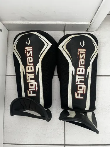 Caneleira Muay Thai FightBrasil - Tamanho M