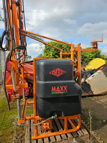 Pulverizador marca IMEP,  capacidade 600 litros 
