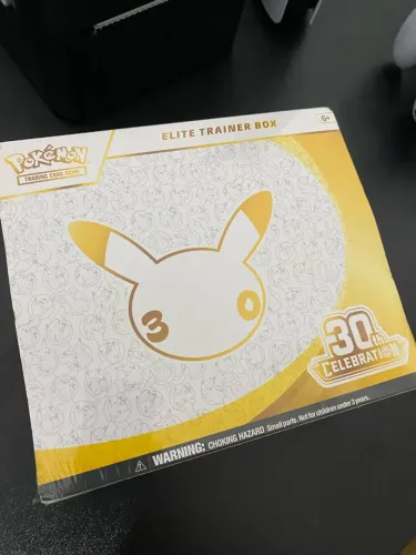 ETB 30 Anos Pokémon Inglês Lacrada