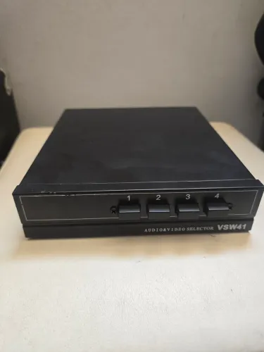 Chaveador / Seletor AV Audio e Vídeo 4 entradas