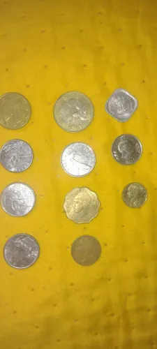 Tenhos essas cédulas e moedas antigas pra vender 