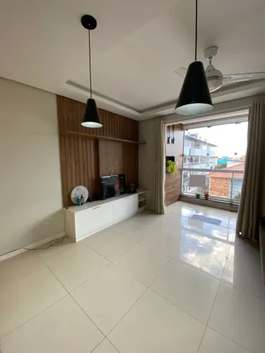 Apartamento com Sacada e Churrasqueira à venda na Praia dos Ingleses.