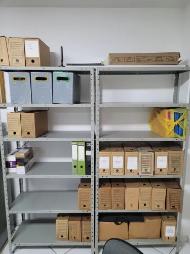 Estantes em aço com 6 bandejas