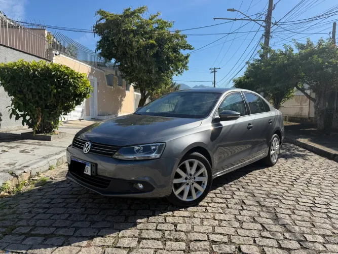 Volkswagen Jetta Comfortline 2.0 T.flex 8V 4P Tipt. 2014