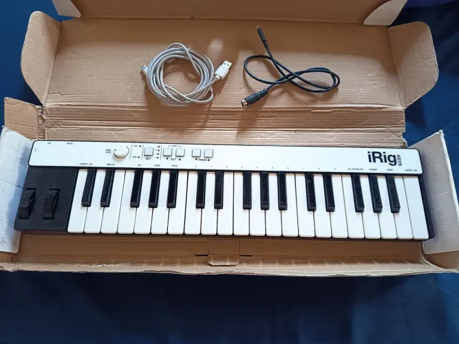 Teclado MIDI iRig Keys 25.