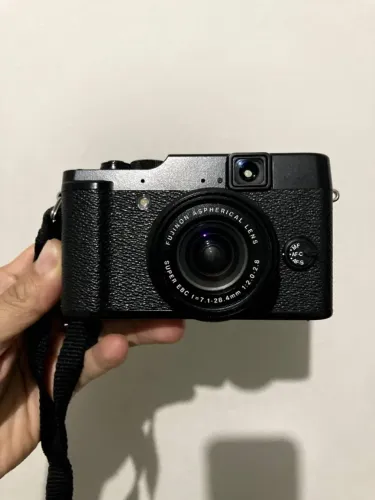 Fujifilm X10 Premium Compacta | Visual Retrô e Fotos Rápidas (Oportunidade)