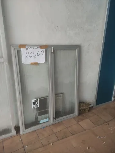 Janela em alumínio com vidro med:0,865x1,20m