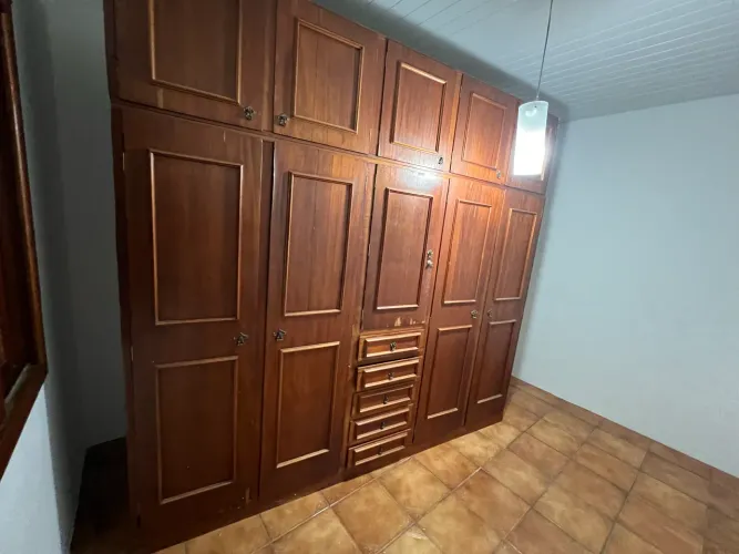 Vendo guarda roupa antigo 