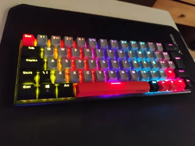 TECLADO GAMER MECANICO - PCYES KUROMORI 60% SWITCH RED