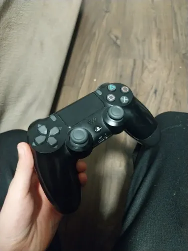 PS4 SLIM 10 JOGOS 2 CONTROLES COM LIMPEZA E TROCA DE PASTA TÉRMICA FEITAS