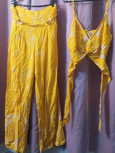 Lindo Conjunto de viscose com calça flare+ top cropped de verão semi novos brechó Tam 38