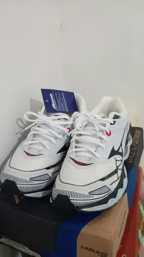 Vendo um tênis Mizuno 